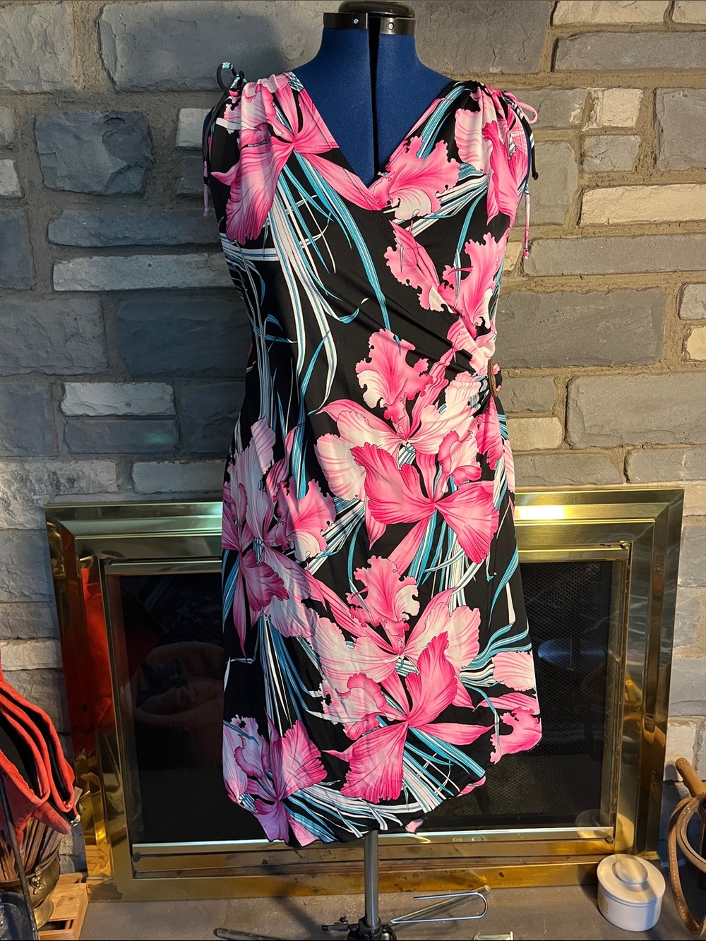 Flattering, comfortable Movie Set Dress Size 2XL